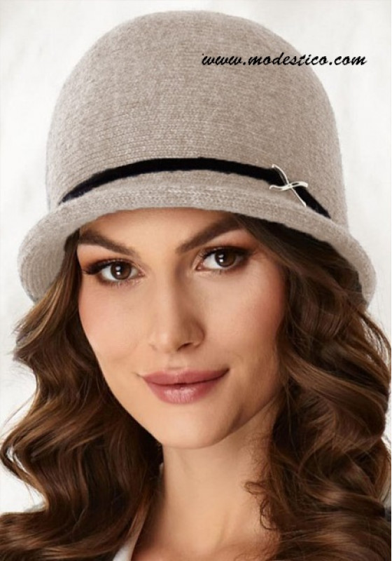 Бежова дамска зимна шапка Elisabetta